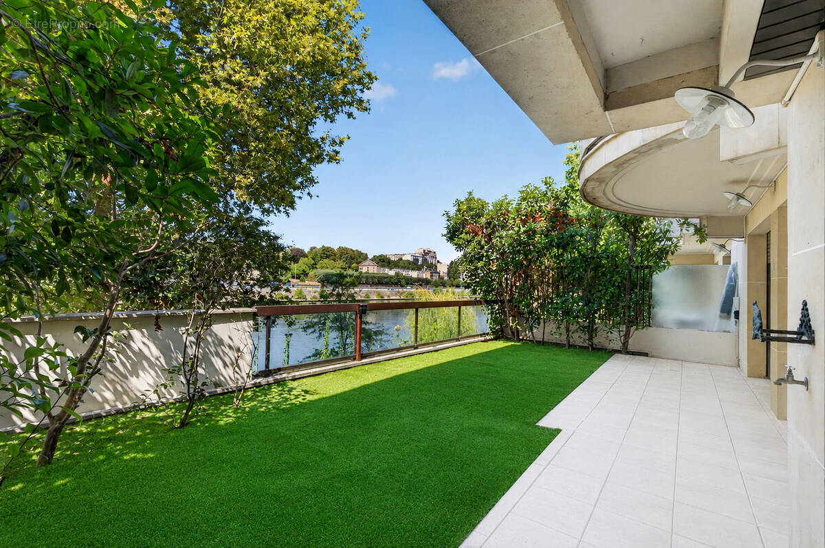 Appartement à NEUILLY-SUR-SEINE