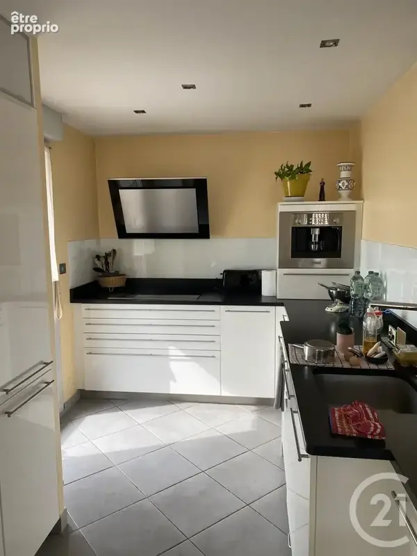 Appartement 3 pièces 92 m² à vendre à Decines-Charpieu (69150) - photo 2