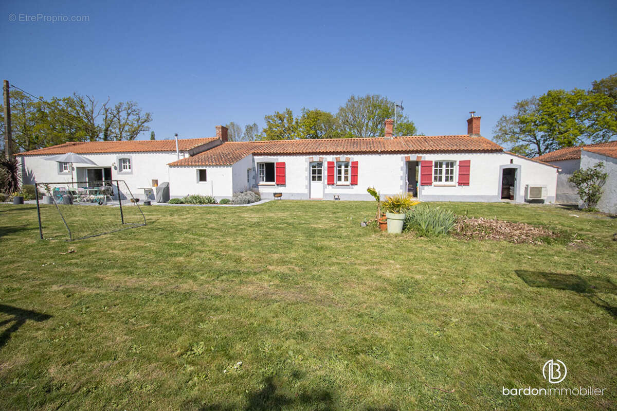 Maison à CHATEAUNEUF