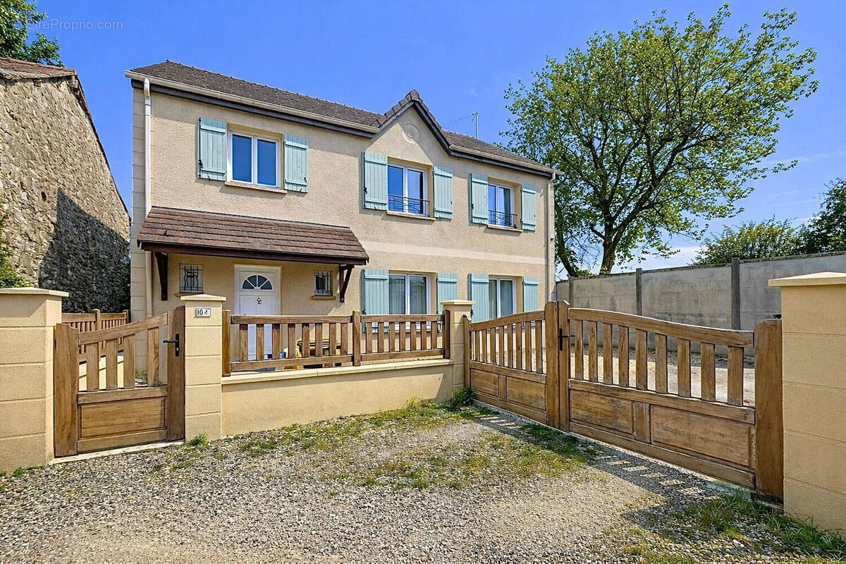 Maison à BELLOY-EN-FRANCE