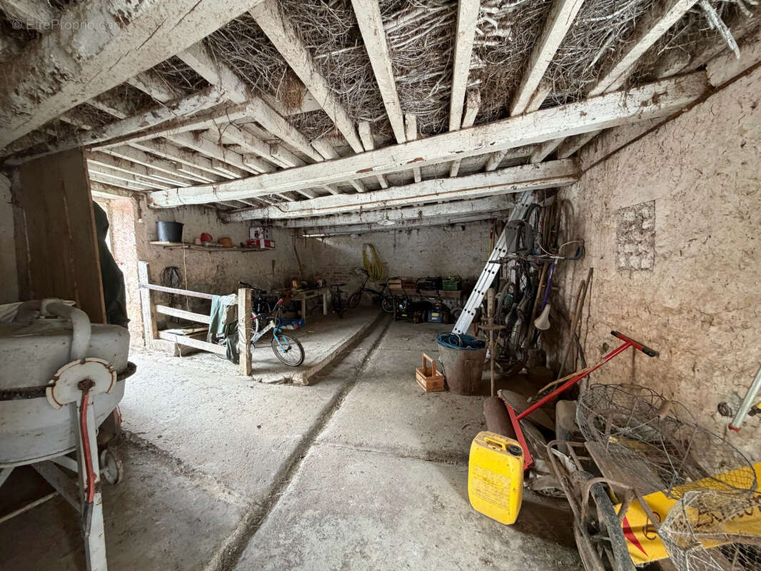 Belle propriété en pierre - Dépendances et garages - photo 18