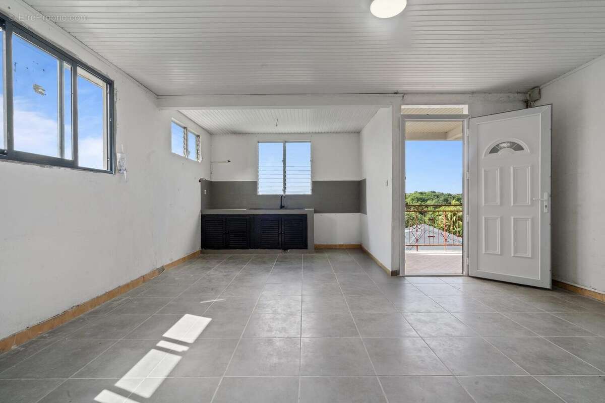 Appartement à RIVIERE-SALEE