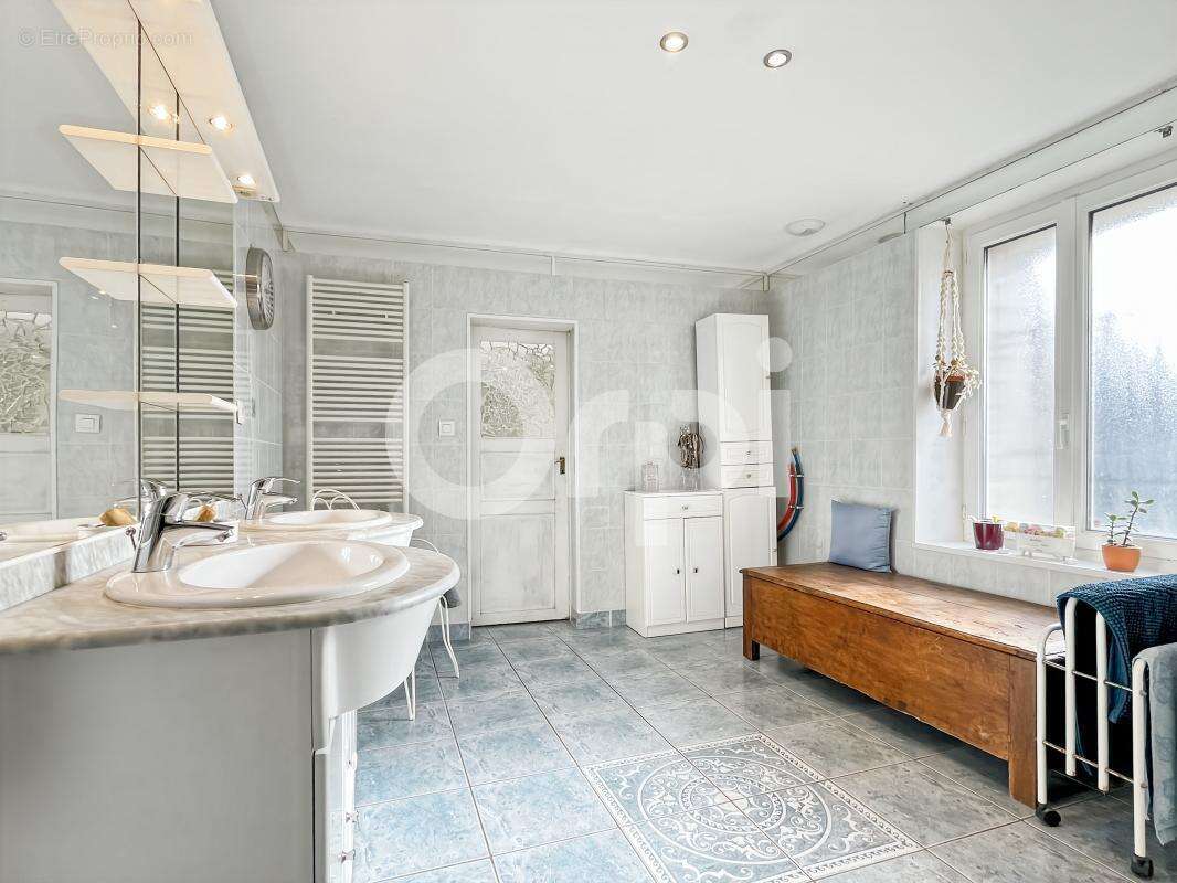 Maison à LES VENTES