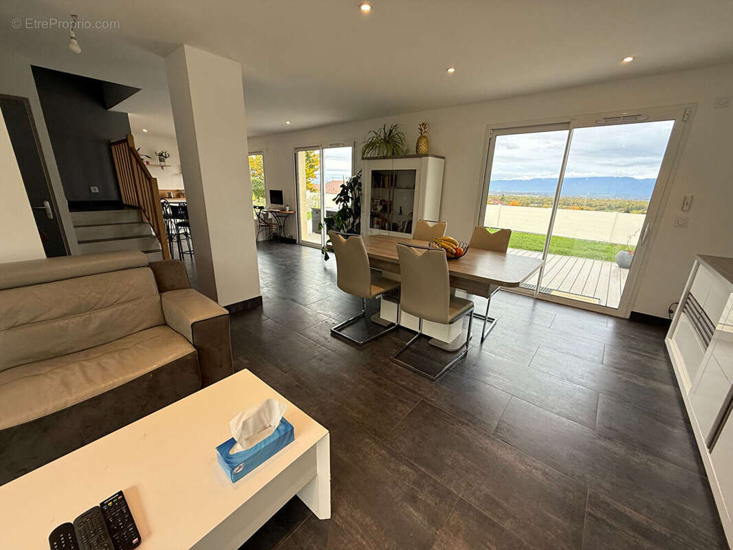 Maison à SAINT-CERGUES