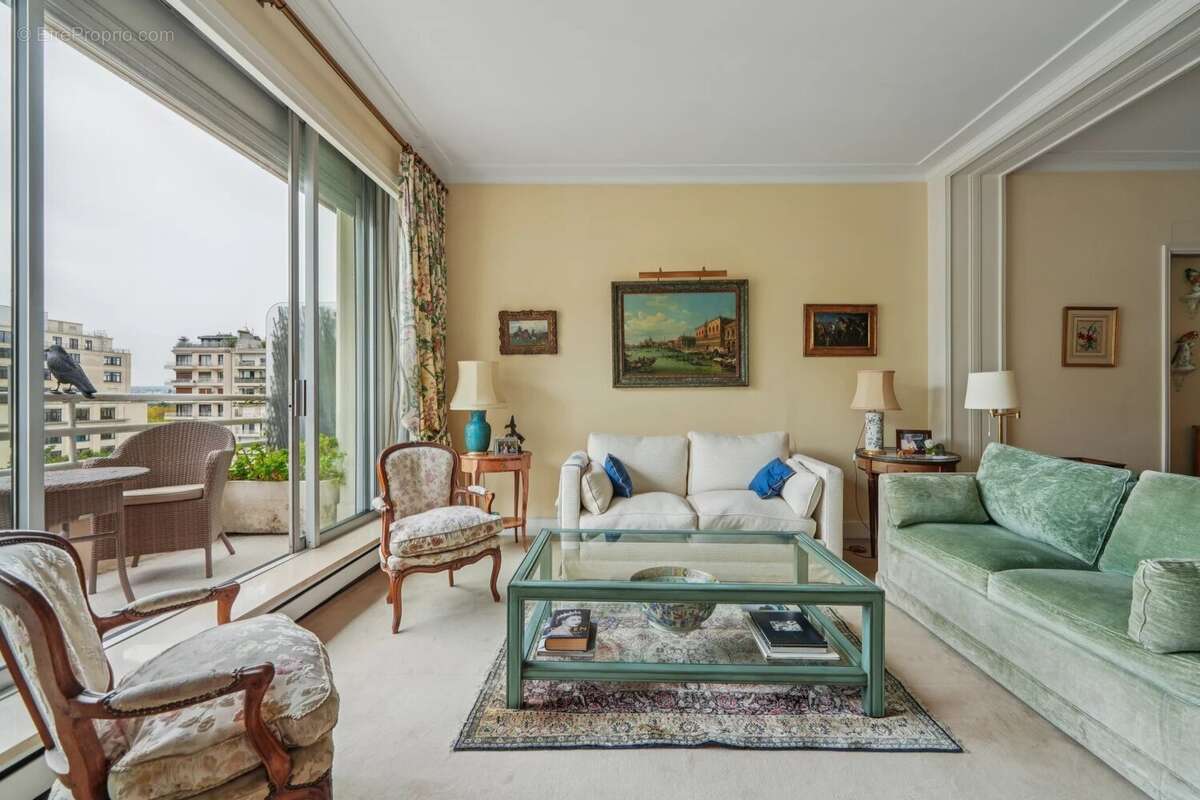 Appartement à PARIS-16E