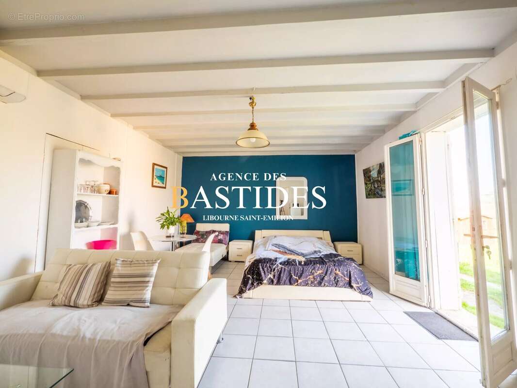 Maison à COUTRAS