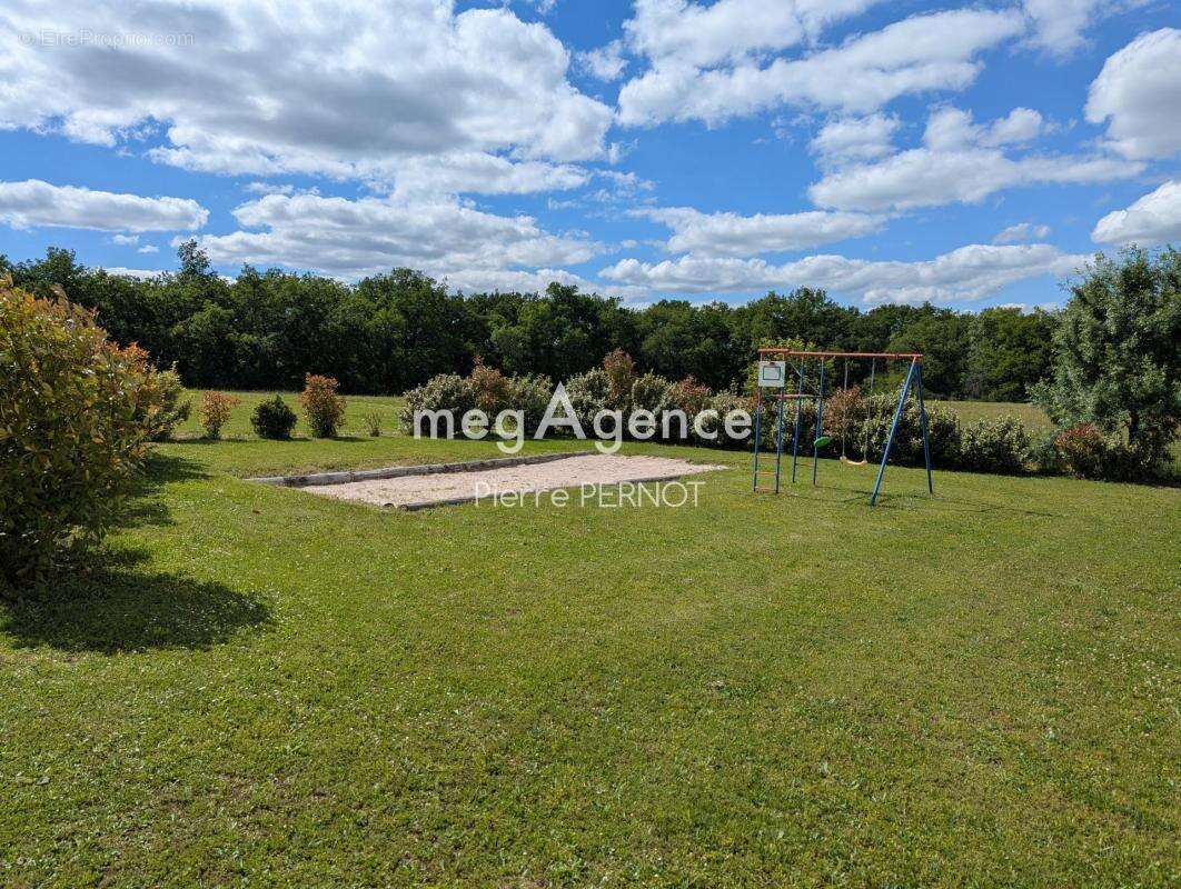 Grande propriété en Pierre avec dépendances - photo 16