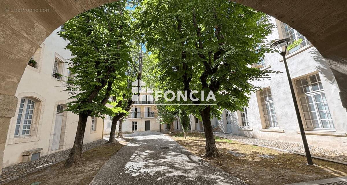 Appartement à VILLENEUVE-LES-AVIGNON