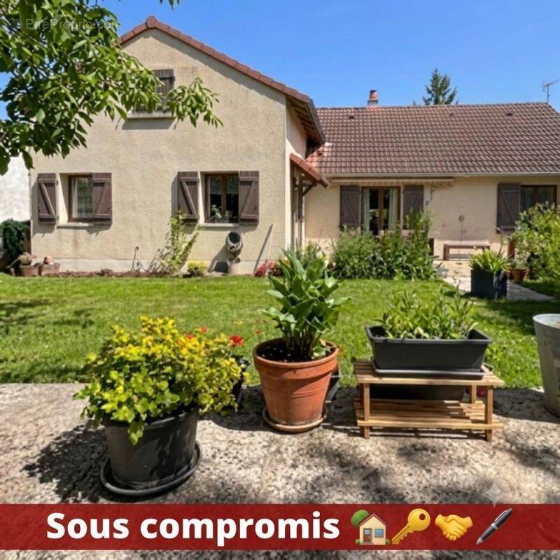 Maison à VILLENEUVE-SUR-CONIE