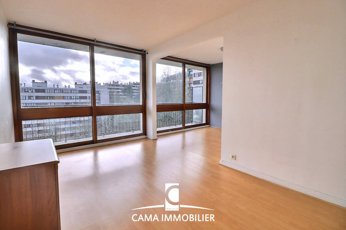 Appartement à FONTENAY-LE-FLEURY