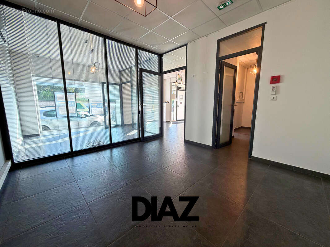 À VENDRE   MURS COMMERCIAUX LOUÉS   NÎMES Investissement locatif sécurisé   122 m2   Rentabilité immédiate - photo 6