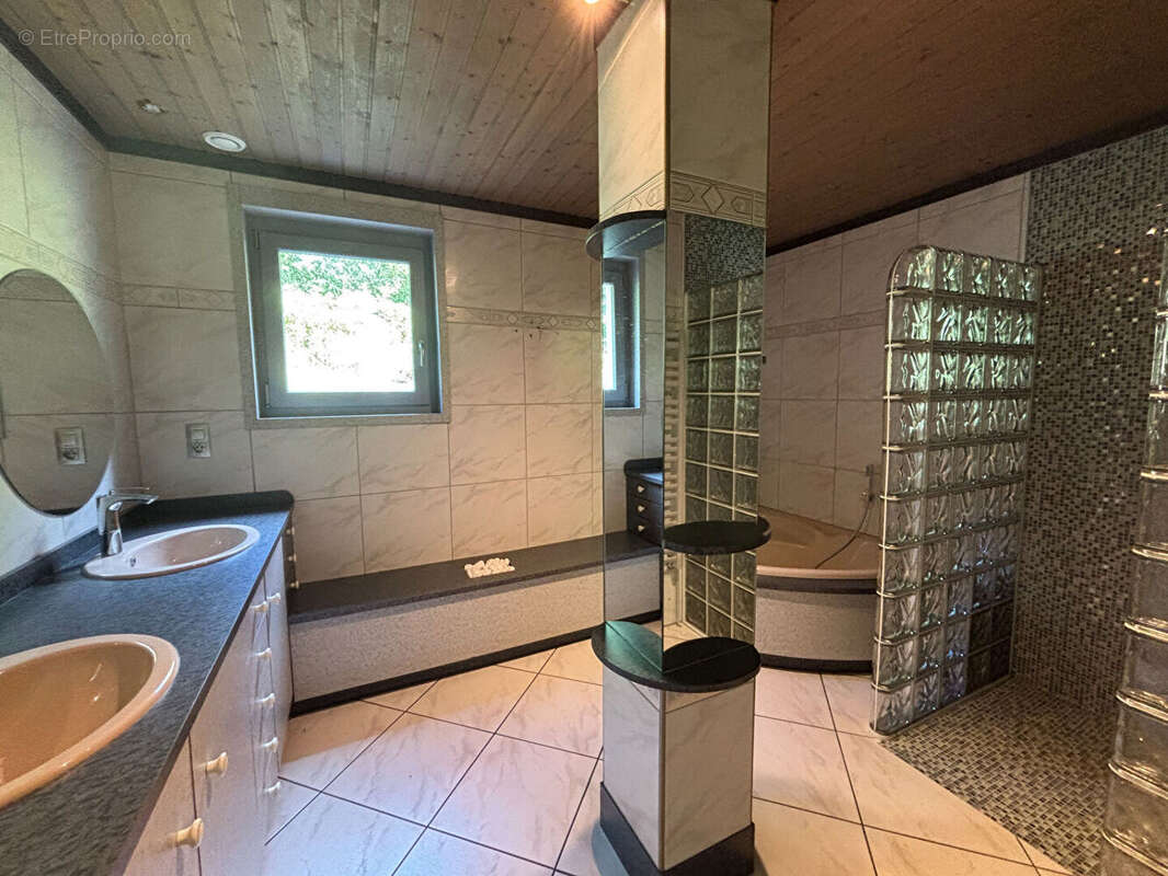 Maison La Cluse Et Mijoux 6 pièce(s) 218 m2 - photo 9
