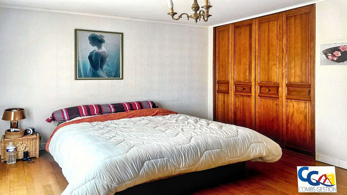 Maison à COMBS-LA-VILLE