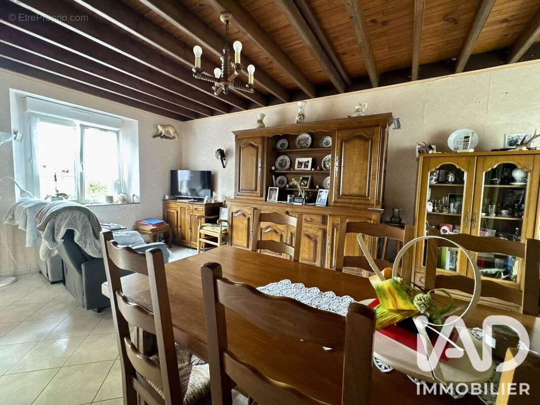 Maison 90 m² à La Barre-De-Semilly  - photo 9