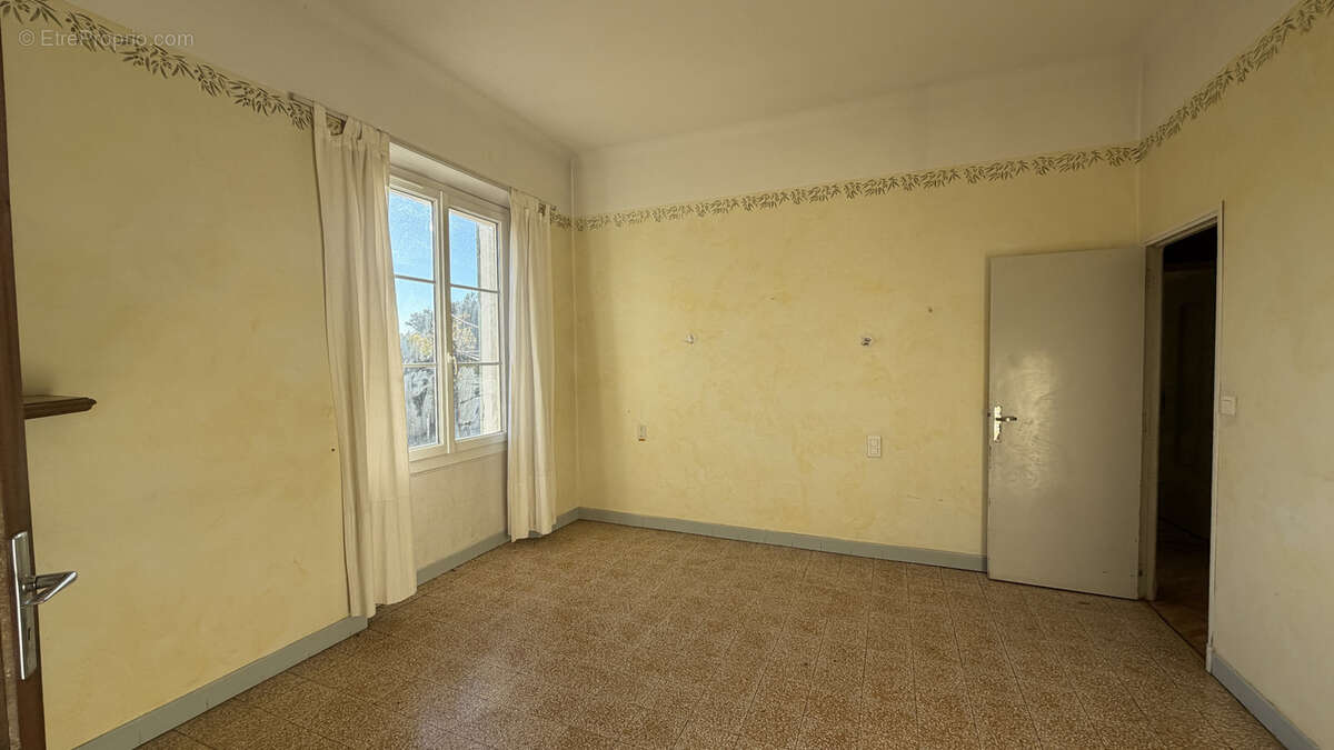 Maison à GREOUX-LES-BAINS