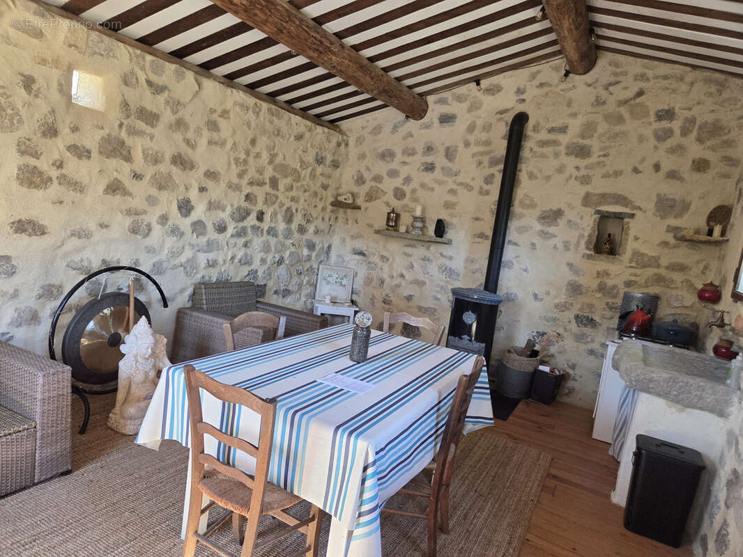 Autre à LA MOTTE-CHALANCON