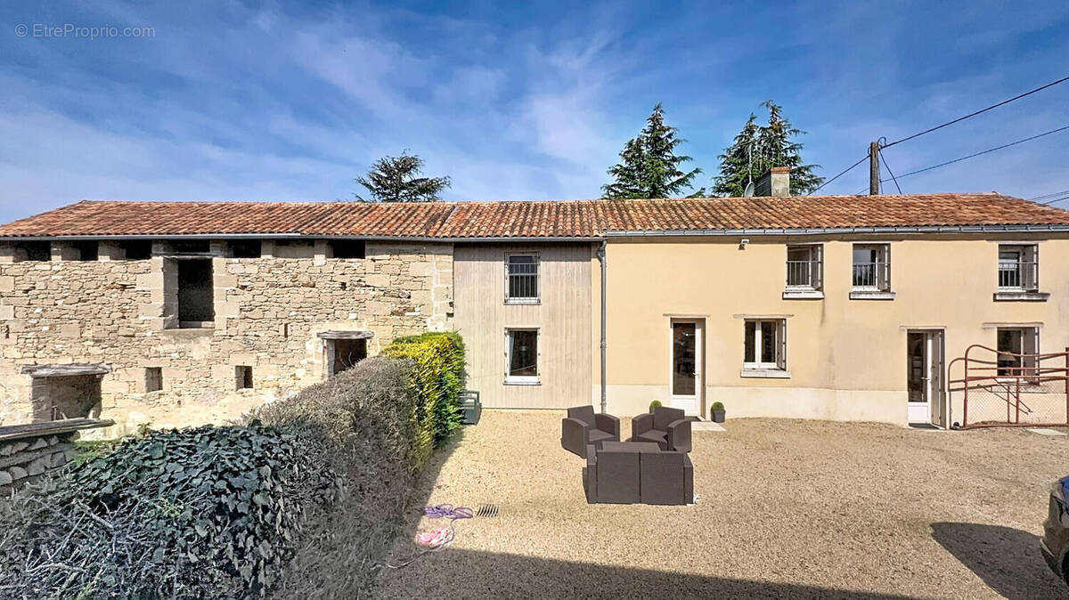 Maison à DOUE-LA-FONTAINE