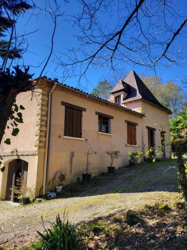 Maison à NOTRE-DAME-DE-SANILHAC
