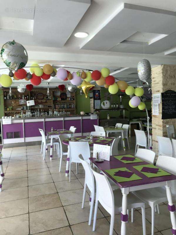 Commerce à LES MAGES