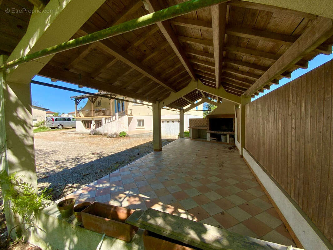 Maison Jonzac 6 pièce(s) 140 m2  et sous sol - photo 3