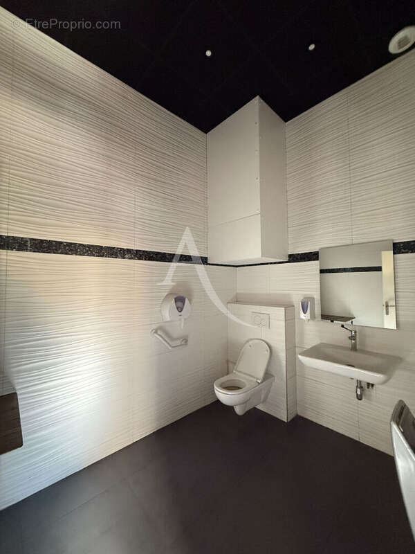 Commerce à VERRIERES-LE-BUISSON