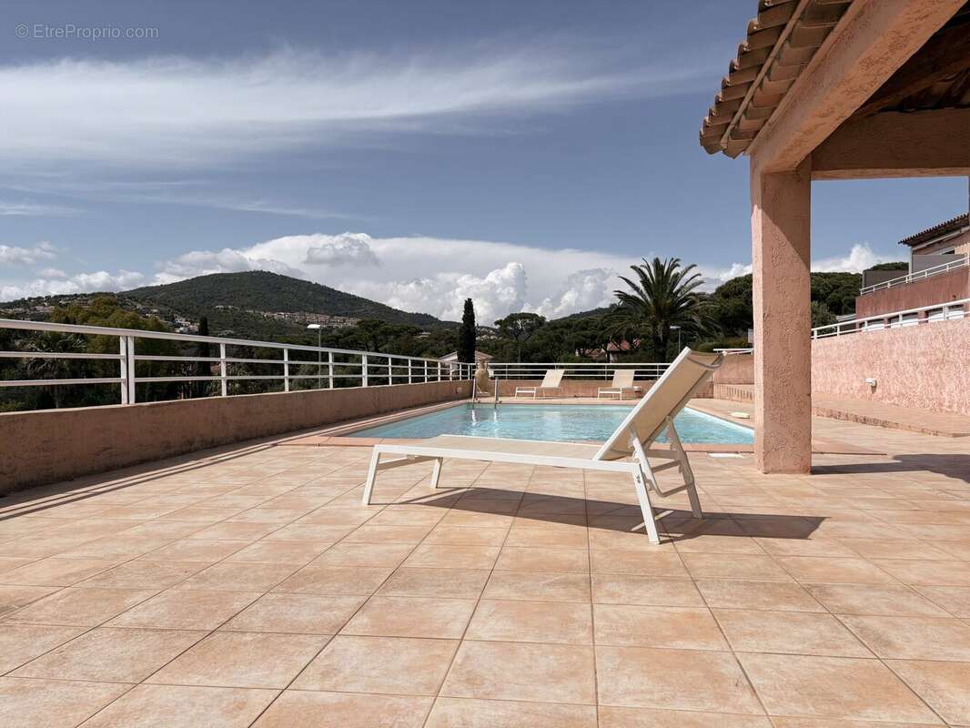Appartement à ROQUEBRUNE-SUR-ARGENS