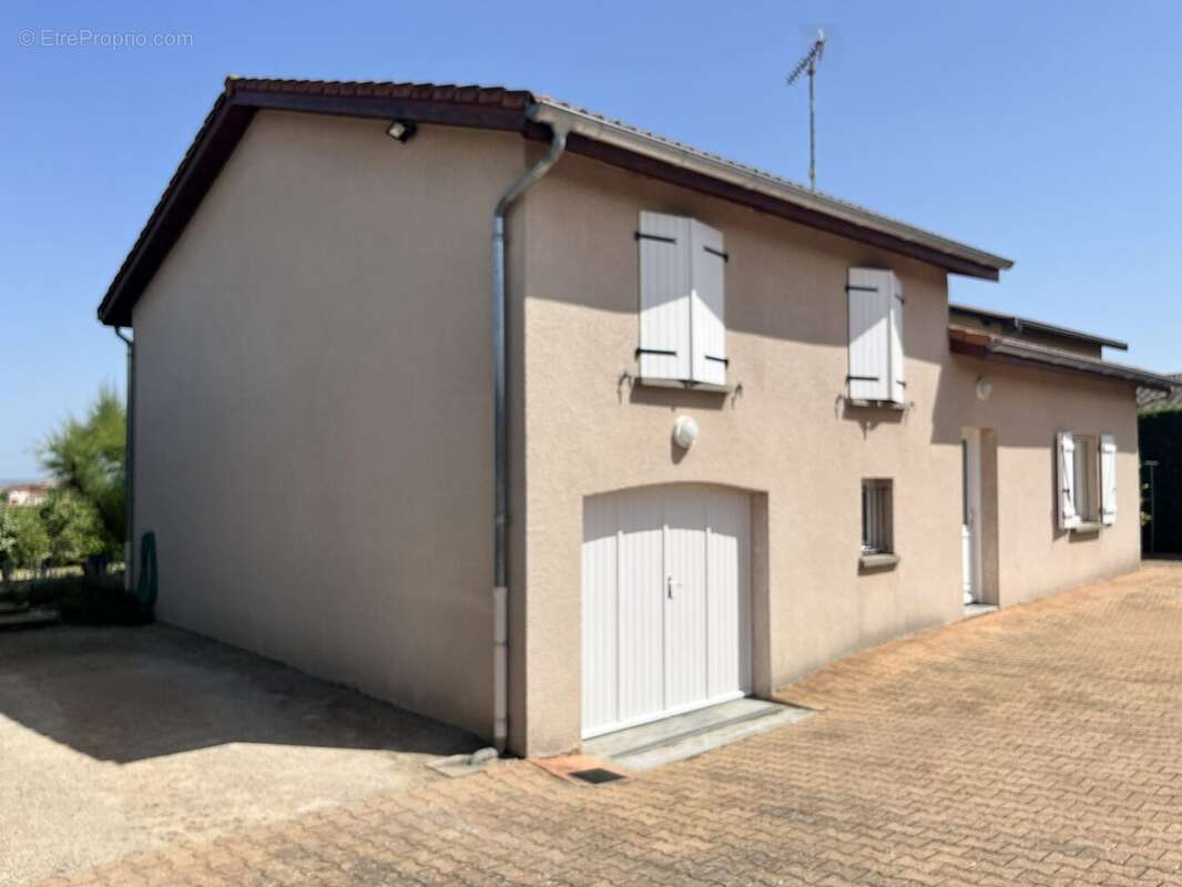 Maison à SAINT-ETIENNE-DES-OULLIERES
