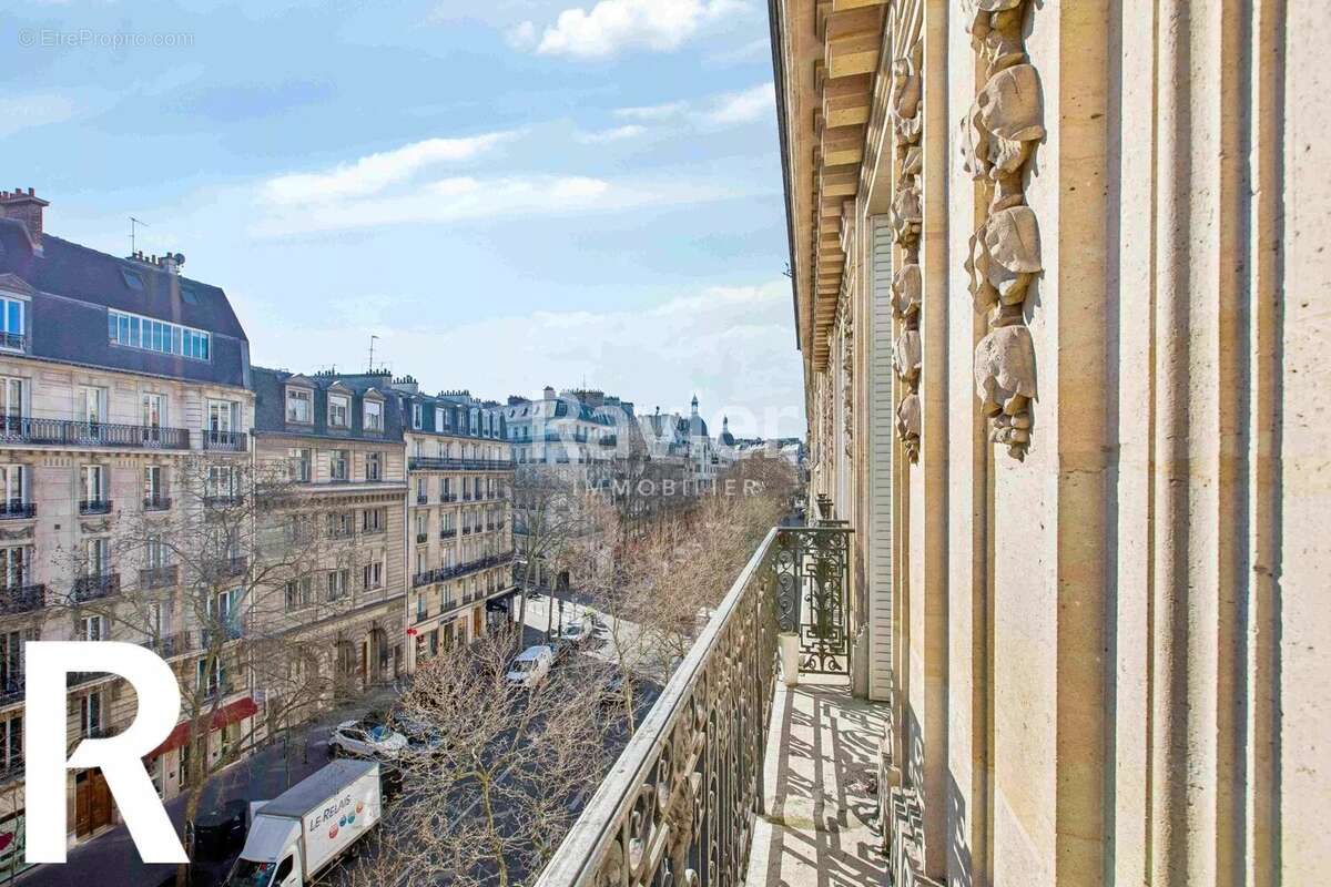 Appartement à PARIS-17E