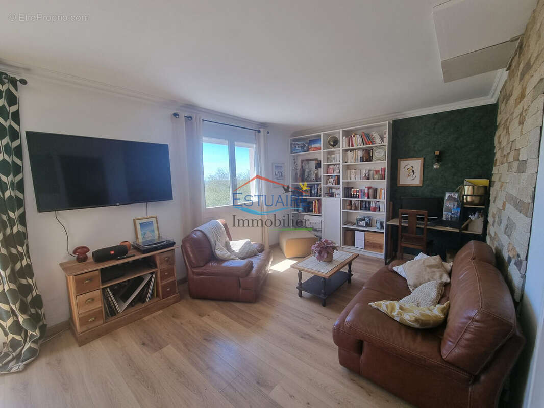 Maison 86 m² à Saint-Etienne-De-Montluc  - photo 4