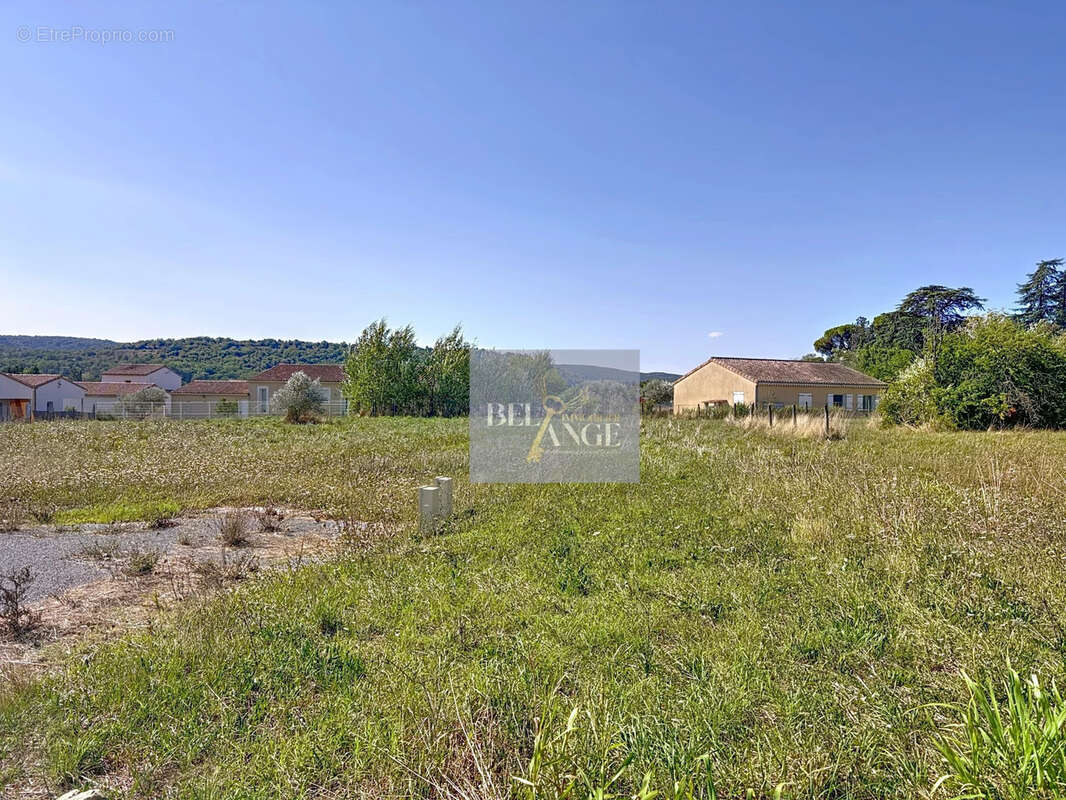 Terrain à VALLON-PONT-D&#039;ARC