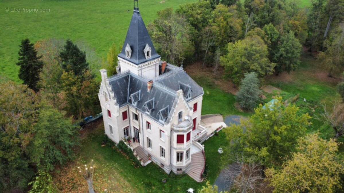 Photo 1 - Maison à CHENAY-LE-CHATEL