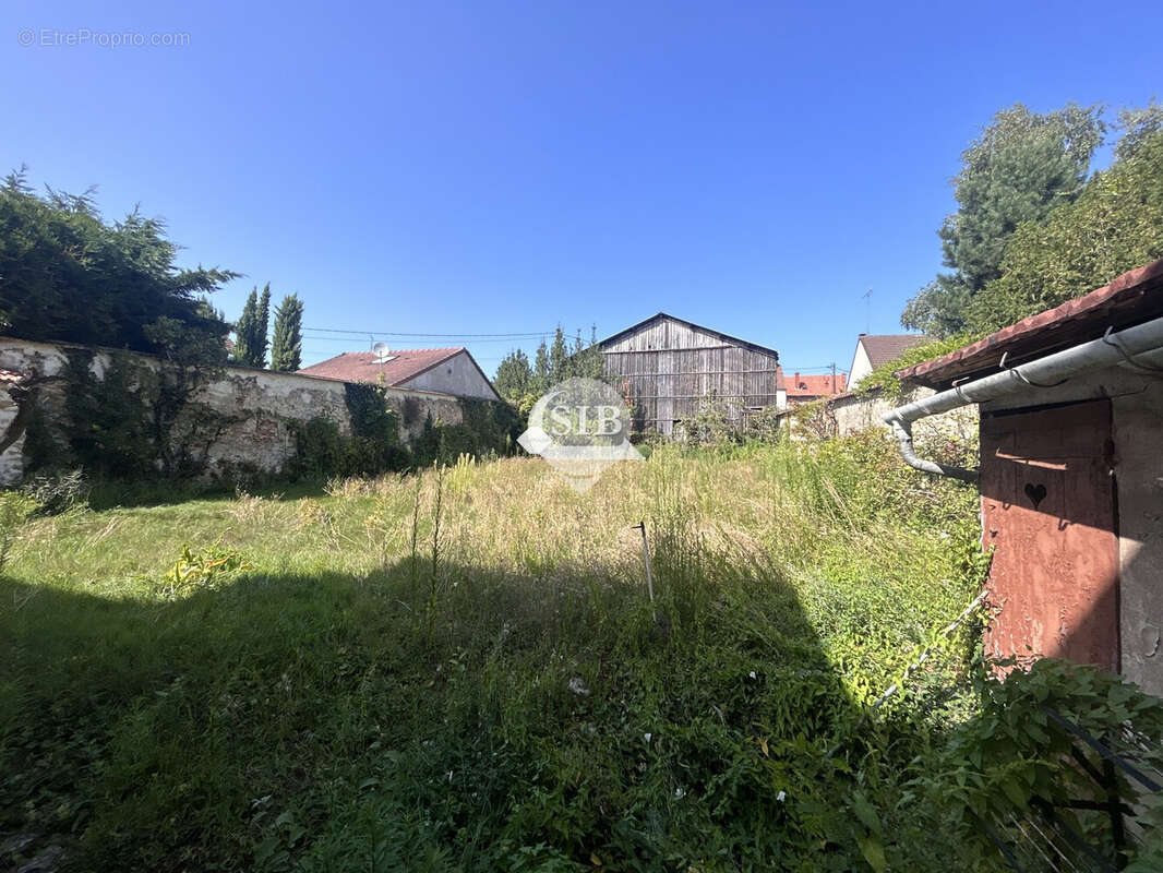 Terrain à LA VILLE-DU-BOIS