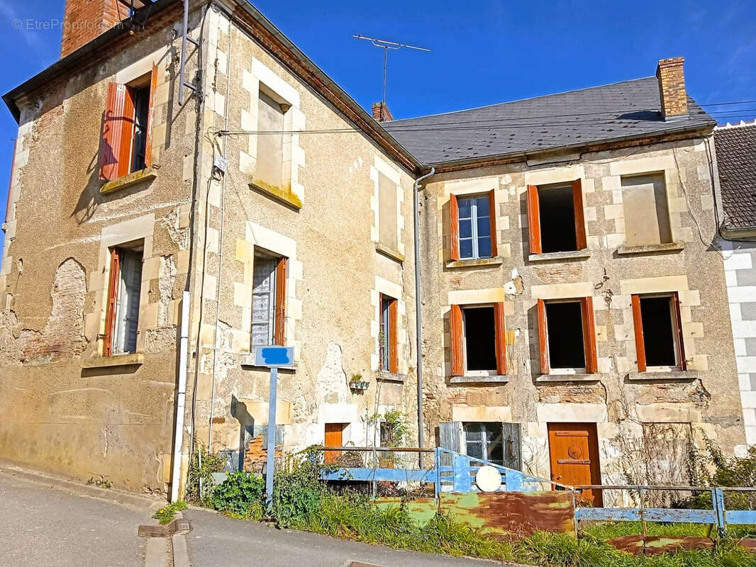 Maison à SURY-EN-VAUX