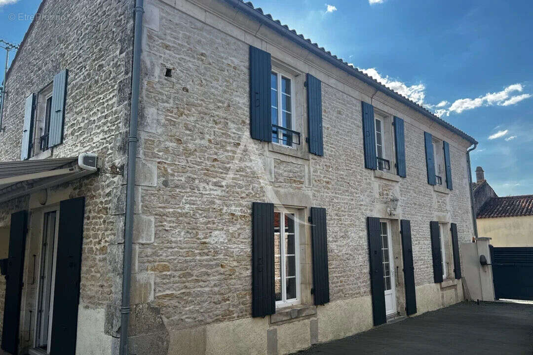 Maison à VOUILLE-LES-MARAIS