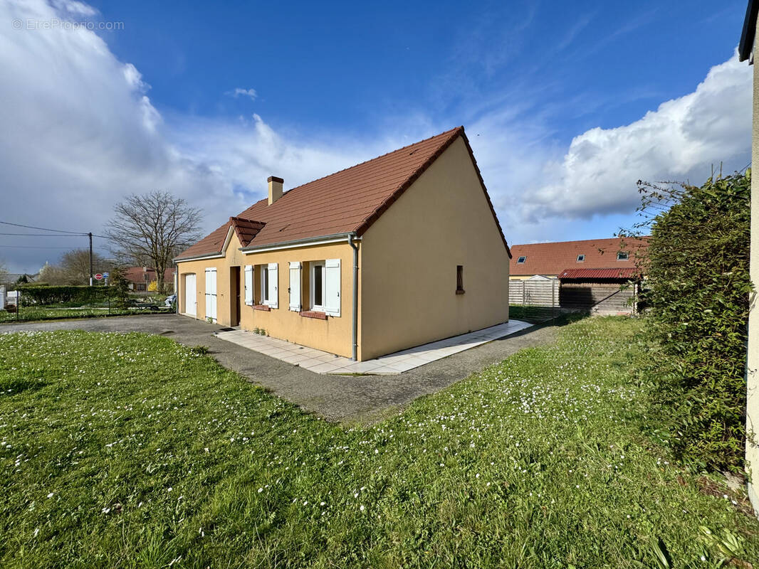 Maison à AMILLY