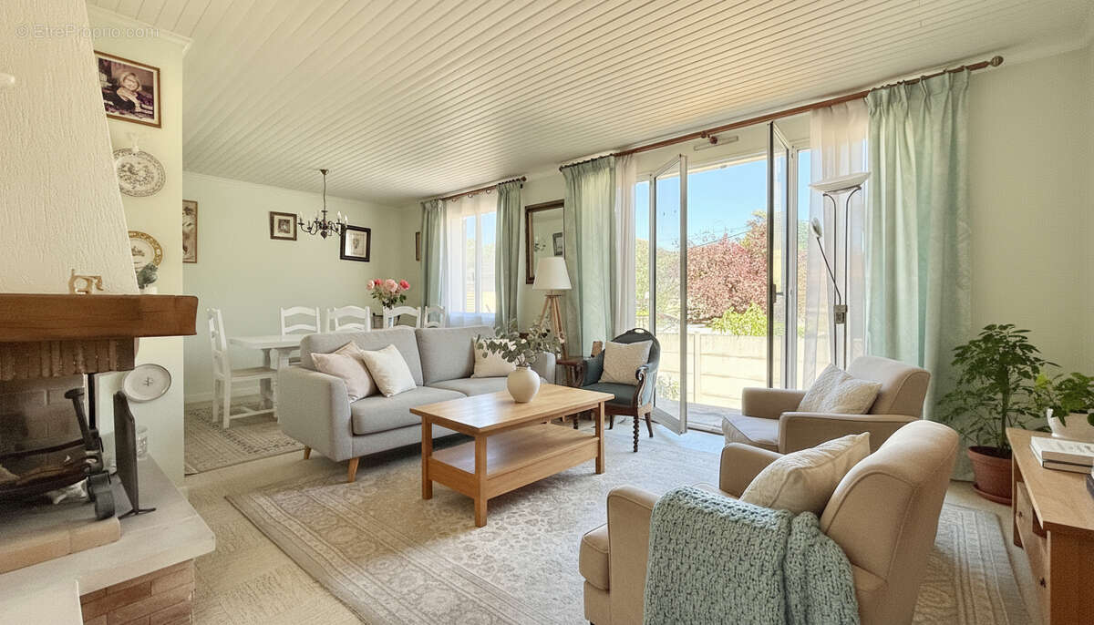 Maison à SAINTE-GENEVIEVE-DES-BOIS