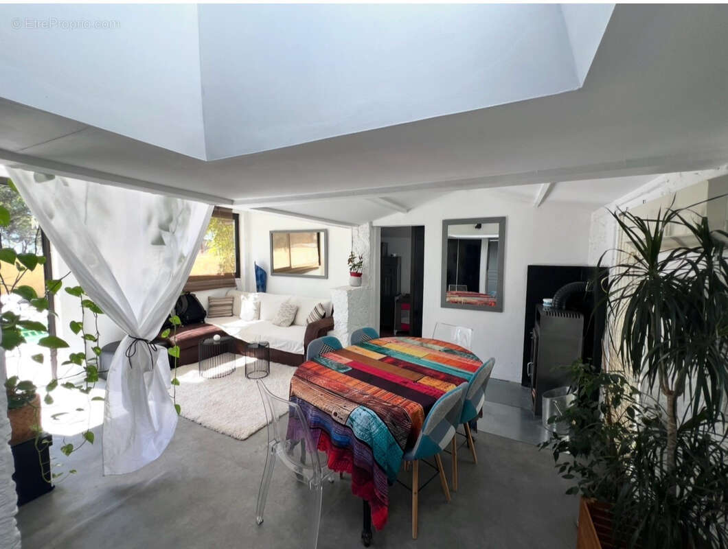 Maison à LE CASTELLET