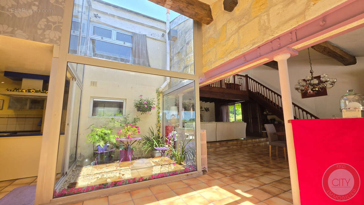 Maison 305 m² à Saint-Sulpice-De-Faleyrens  - photo 6