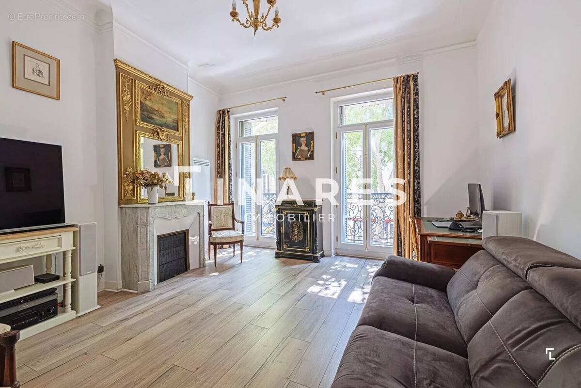 Appartement à MARSEILLE-4E