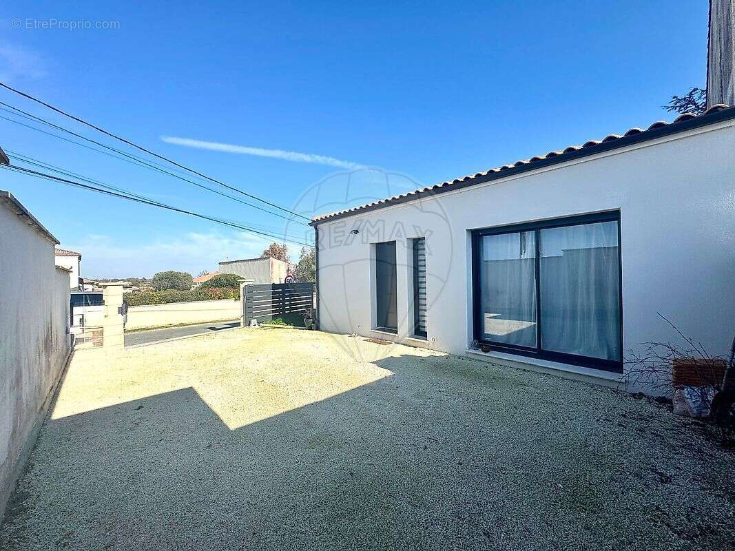 Maison à CHAILLEVETTE