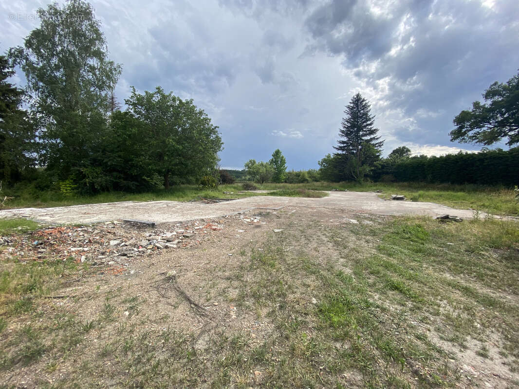 Terrain à BOURG-LE-COMTE