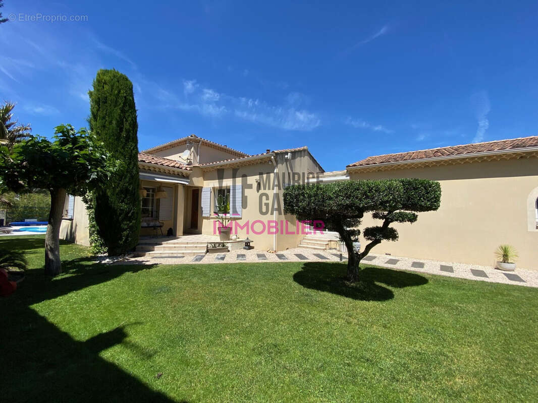 Maison à ENTRAIGUES-SUR-LA-SORGUE