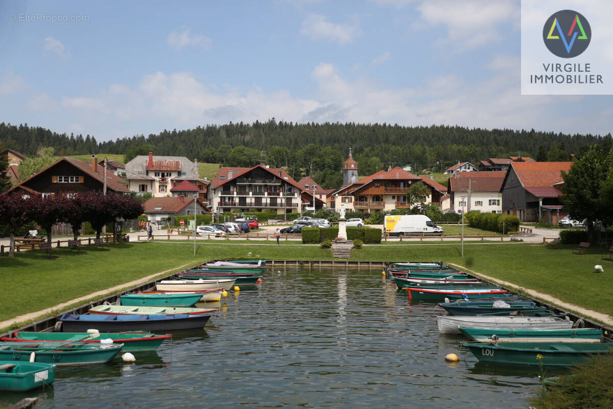 Parking à SAINT-POINT-LAC