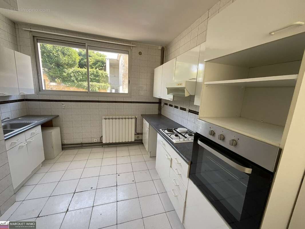 Agréable maison de ville T4 offrant 83 m² avec terrasse de 13 m², au calme sur Béziers Font-Neuve. - photo 3
