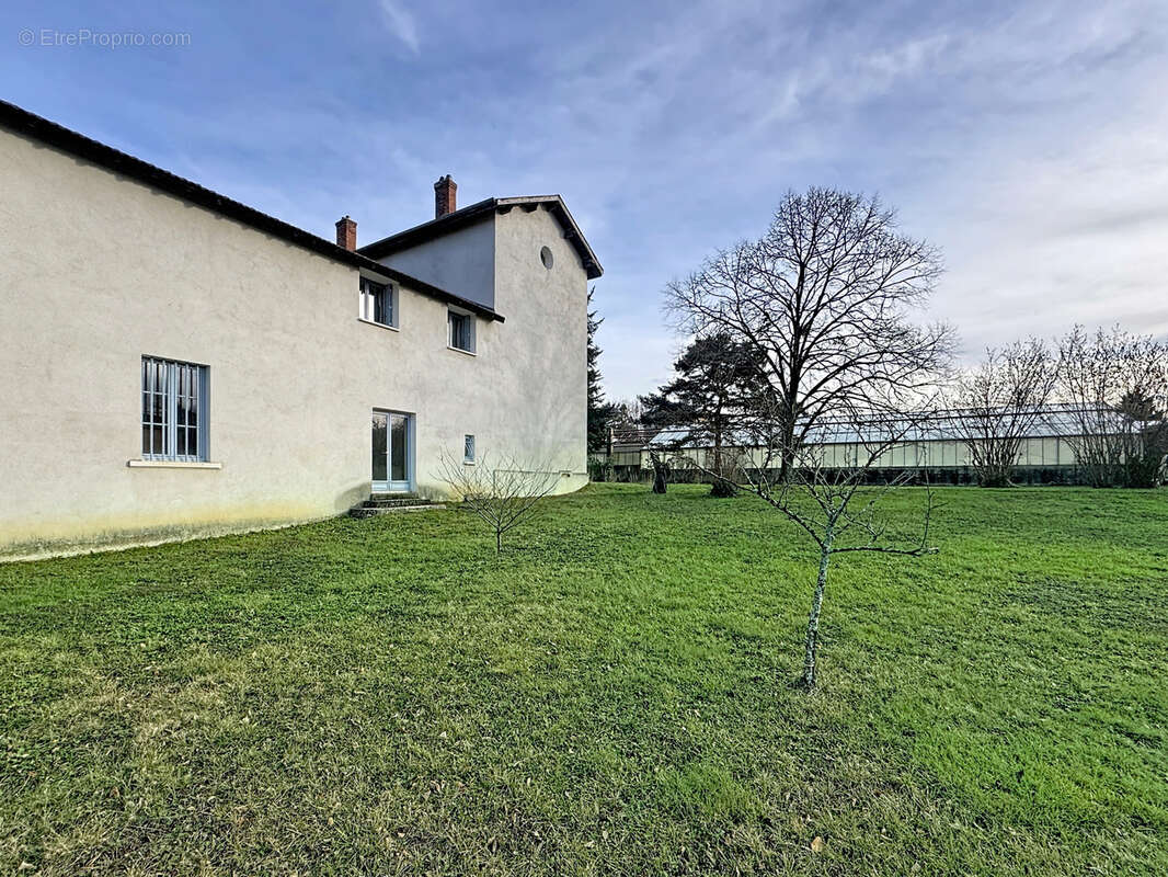 Maison à SAINT-GENIS-LAVAL
