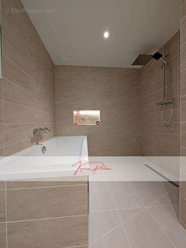 Maison à AMBARES-ET-LAGRAVE