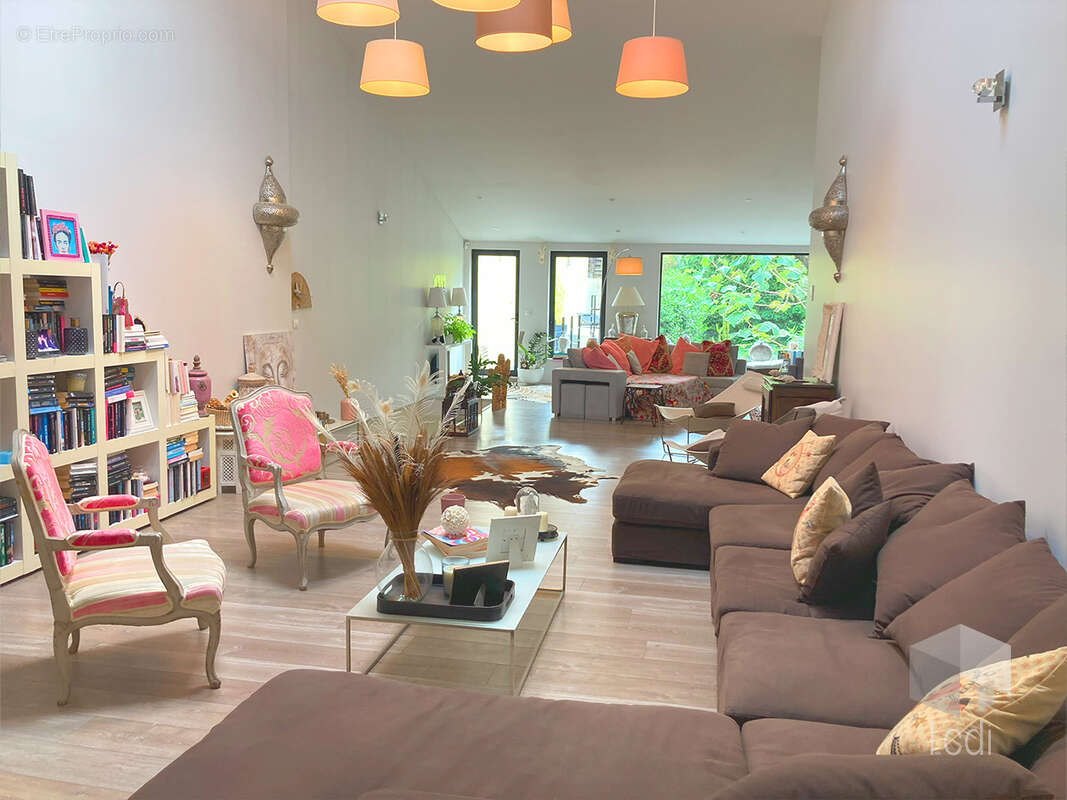 MONTELIMAR, maison de ville 350 m2 avec piscine - photo 3