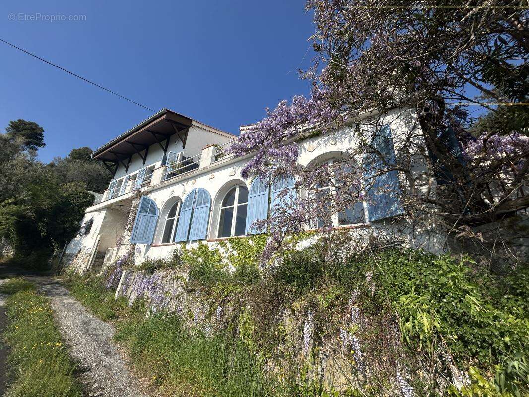 Maison à CASTAGNIERS