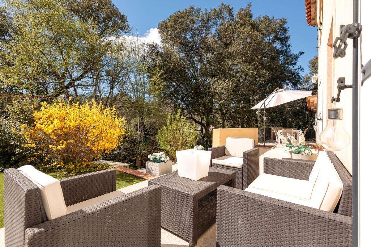 Maison à ROQUEFORT-LES-PINS