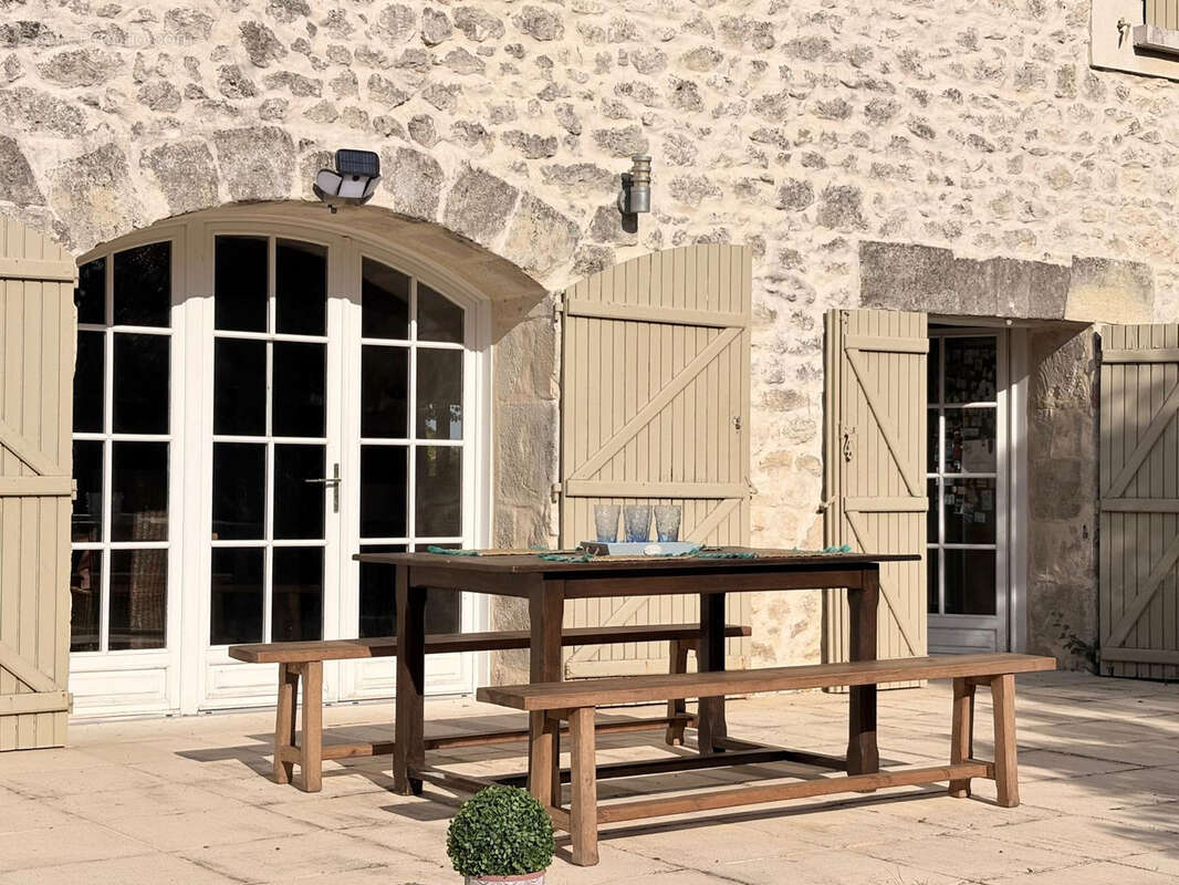 Maison familiale de caractère   370 m2   Piscine   8000 m2 de terrain   Lesparre en Médoc - photo 11